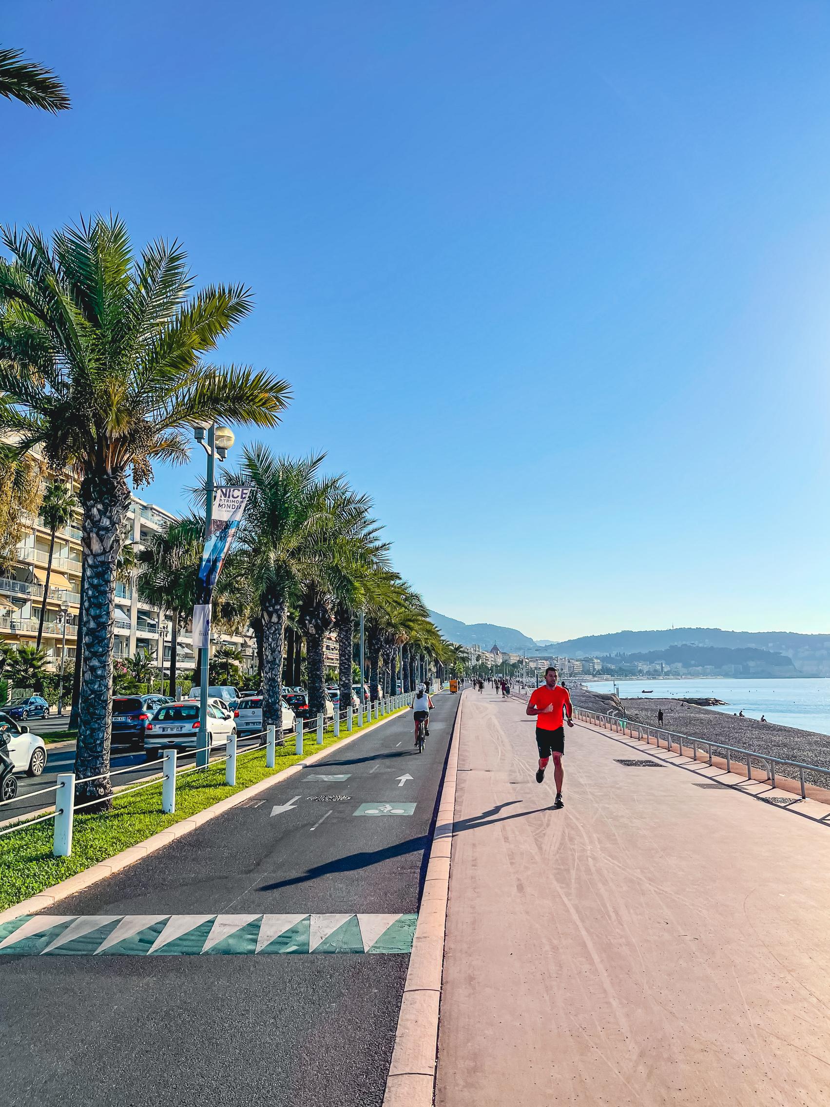 Where to play sport in Nice near the Hotel Locarno ?