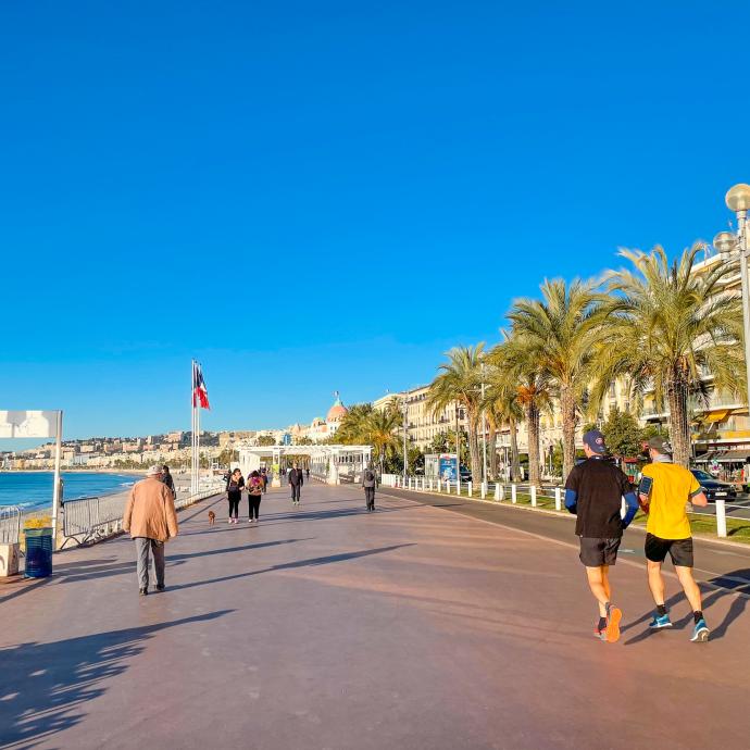 Where to play sport in Nice near the Hotel Locarno ?
